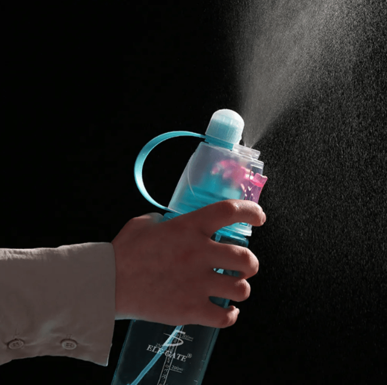 Botella para agua con spray pulverizador